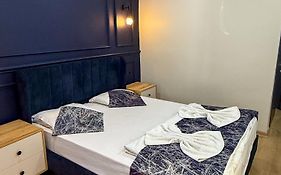 The Reina Hotel